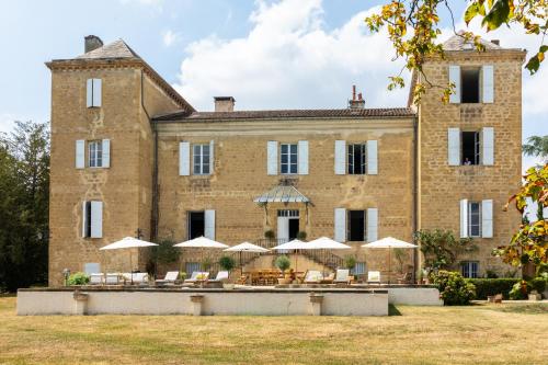 Stunning refurbished Chateau in South West France : Maisons de vacances proche d'Arrouède