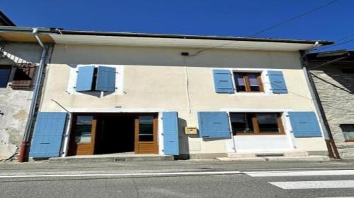 Charmante maison de village avec parking gratuit : Maisons de vacances proche d'Étrembières