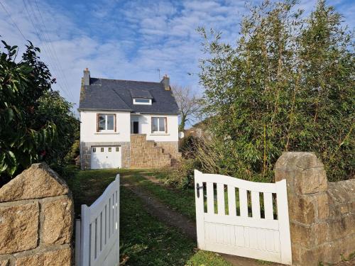 Breton cottage, 500 m beach, Penvénan, Pink Granite Coast : Maisons de vacances proche de Penvénan