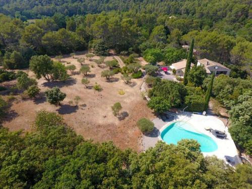 Gîtes les Dryades, au calme, entre oliviers et piscine : Maisons de vacances proche de Salernes