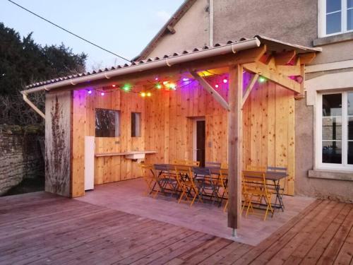Gîte Convivial à la campagne de caractère : Maisons de vacances proche de Saint-Gervais-les-Trois-Clochers