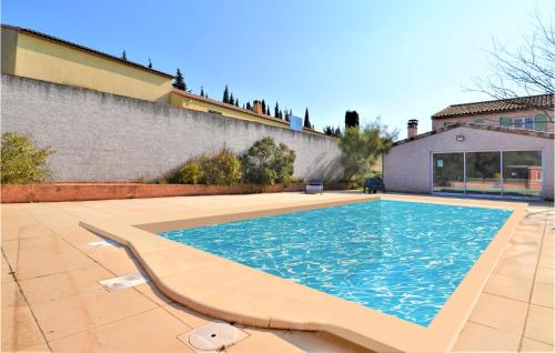 Beautiful home in Vendemian with Outdoor swimming pool, Heated swimming pool and 5 Bedrooms : Maisons de vacances proche de Saint-Pargoire