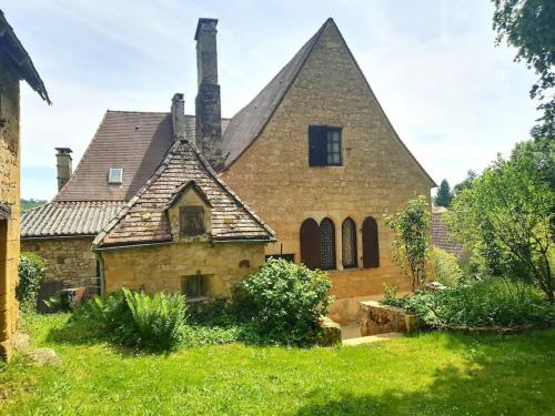 Cottage Le Tilleul XIV siècle : Maisons de vacances proche de Sainte-Mondane