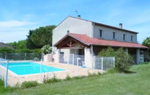 Grande maison, piscine et poêle à bois , à SOUAL : Villas proche de Saint-Paul-Cap-de-Joux