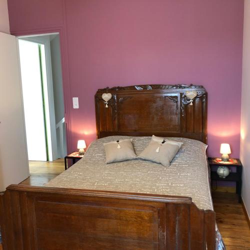 Le Logis du Gast chambre rose : B&B / Chambres d'hotes proche de Saint-Georges-de-Livoye
