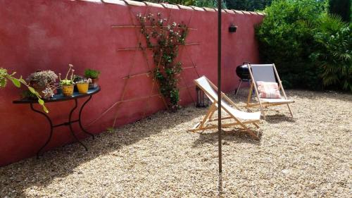 Maison de 2 chambres avec piscine privee jardin clos et wifi a Cheval Blanc : Maisons de vacances proche de Sénas
