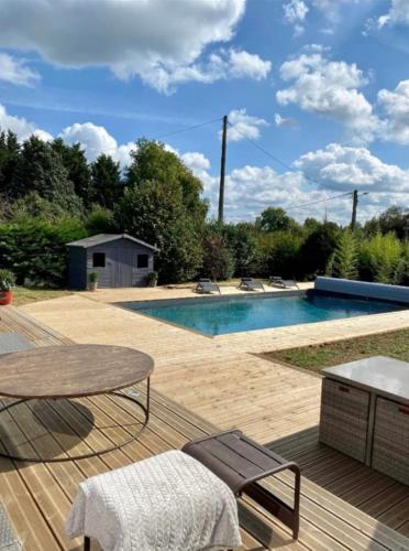 Property with heated pool near Deauville : Maisons de vacances proche de Glanville