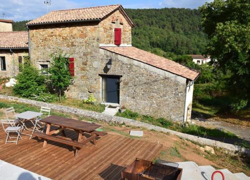 Gîtes aux grès de l'eau : Maisons de vacances proche de Lalevade-d'Ardèche