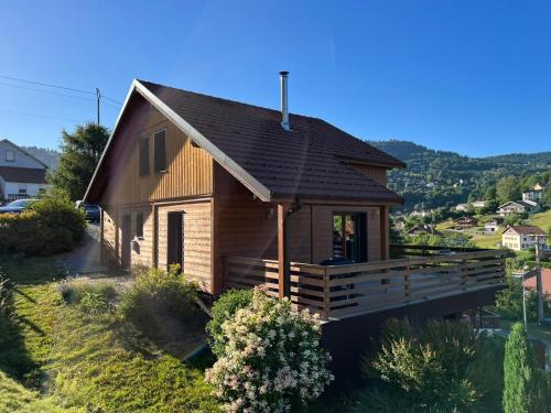 Chalet Casa de Monzel with 6-Person Jacuzzi & Panoramic View : Chalets proche de La Bresse