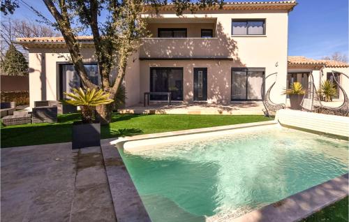 Beautiful Home In Colonzelle With Outdoor Swimming Pool, Wifi And 4 Bedrooms : Maisons de vacances proche de Chamaret