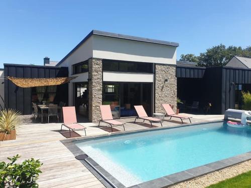 Magnifique villa avec piscine privée - 8 personnes - à 5 min Vannes : Villas proche d'Arradon