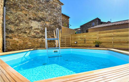 Beautiful home in Salazac with 2 Bedrooms, WiFi and Outdoor swimming pool : Maisons de vacances proche de Saint-Laurent-de-Carnols