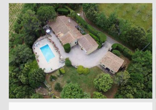 Mas piscine au milieu des vignes avec vue magique : Villas proche de Saint-André-d'Olérargues