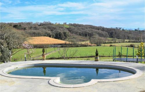 Stunning apartment in Balansun with Outdoor swimming pool and WiFi : Appartements proche d'Ozenx-Montestrucq