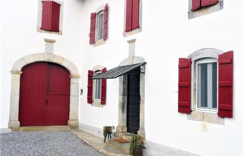 Awesome Home In Ainharp With 2 Bedrooms : Maisons de vacances proche d'Osserain-Rivareyte