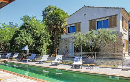 Beautiful Home In Malataverne With Wifi, Private Swimming Pool And 4 Bedrooms : Maisons de vacances proche de Viviers