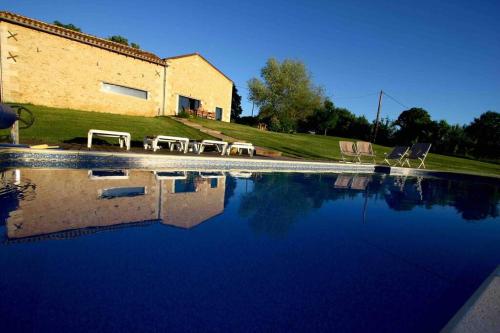 Wonderful house in Périgord , heated pool : Maisons de vacances proche de Montagnac-la-Crempse