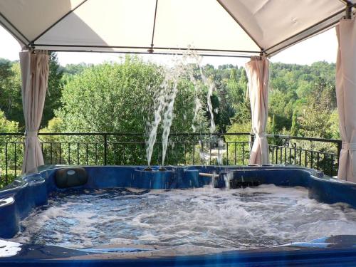 Villa 216m2, 7ch, 15 pers : piscine, spa, billard : Maisons de vacances proche de Villeneuve-sur-Lot