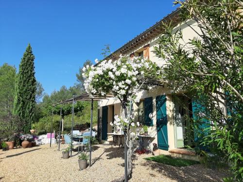 Une chambre en Provence : Sejours chez l'habitant proche de Châteauvert