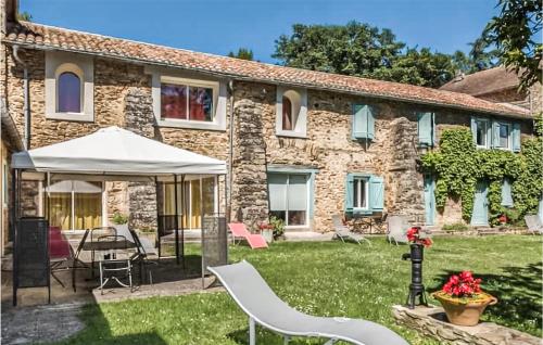Stunning home in Fontiers Cabardes with Outdoor swimming pool, WiFi and 1 Bedrooms : Maisons de vacances proche de Labastide-Esparbairenque
