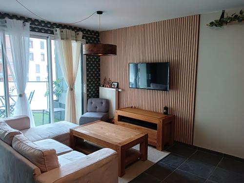 Appartement moderne cuisine ouverte avec une chambre et balcon : Appartements proche de Cuvat