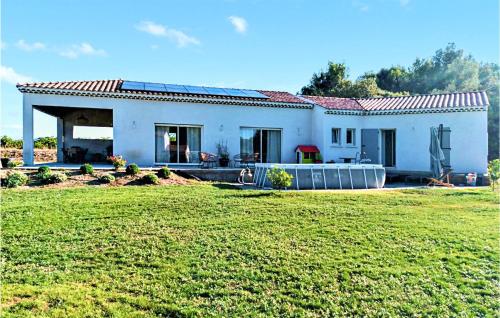 Beautiful Home In Laudun Lardoise With Outdoor Swimming Pool, 3 Bedrooms And Wifi : Maisons de vacances proche de Le Pin