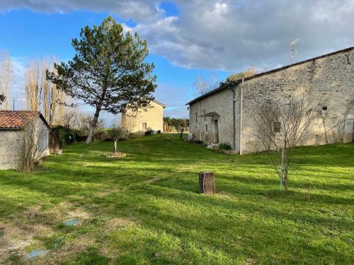 La Tour du Sorbey - Gîte Rural Familial : Maisons d'hotes proche de Castelnau-sur-Gupie