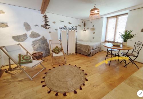 Studio, petit Nid nature pour se ressourcer : Appartements proche de Saint-André-de-Majencoules