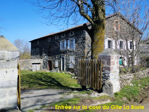 Maison de 2 chambres avec jardin clos et wifi a Arlempdes : Maisons de vacances proche de Salettes