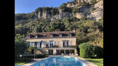 Superbe Villa au bord de la Dordogne : Villas proche de Saint-Cybranet
