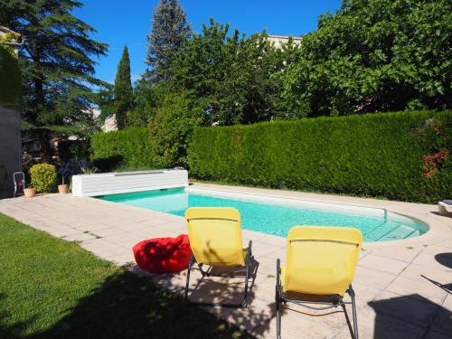 Appartement en Provence-Lubéron - piscine et calme : Maisons de vacances proche de La Brillanne