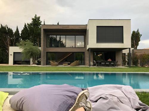 Maison contemporaine & piscine : Villas proche de Verquières