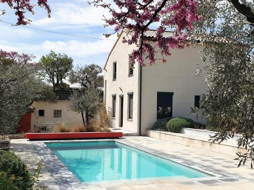 Charming holiday home with pool in Drôme Provençale, Nyons : Maisons de vacances proche de Sahune