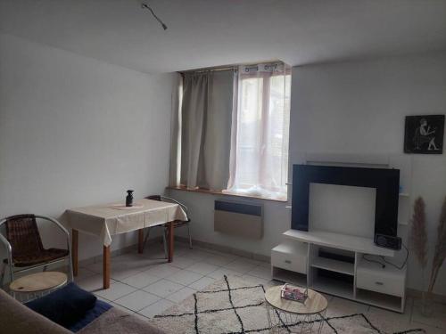 Fresnay-sur-Sarthe: joli appartement au calme. : Appartements proche de Vivoin