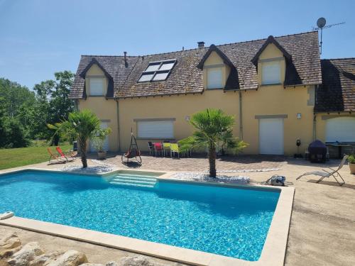 Villa avec piscine, jacuzzi et vue imprenable ! : Villas proche de Herry