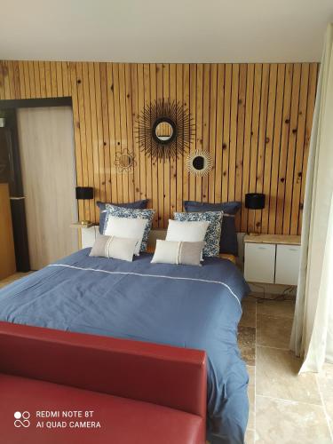 La Parenthèse chambre spacieuse avec spa privatif : B&B / Chambres d'hotes proche d'Anglars-Nozac