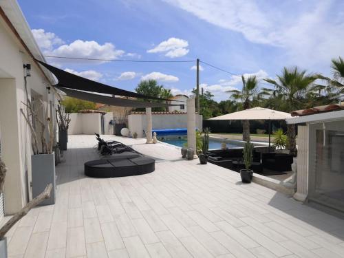 Superbe villa avec piscine à 15 min des plages : Villas proche de Castries