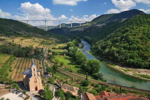 Les choucas - Gîte de groupe à Peyre, Aveyron : Maisons de vacances proche de Comprégnac