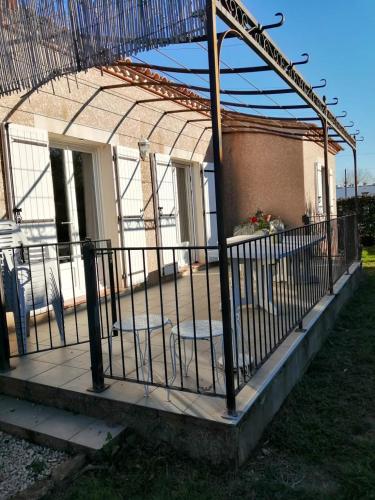 Maison de 3 chambres avec jardin clos et wifi a Sernhac : Maisons de vacances proche de Théziers