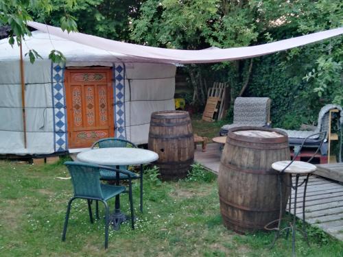 La Yourte du Jardin Caché : Tentes de luxe proche de Sainte-Marthe