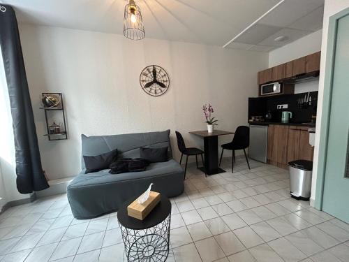 Charmant Studio hyper centre : Appartements proche de Saint-Amand-Montrond