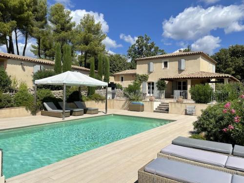 Villa Belle Ecosse - luxury villa with 2 bedroom annexe, heated pool, new deck & incredible views : Villas proche de Vérignon
