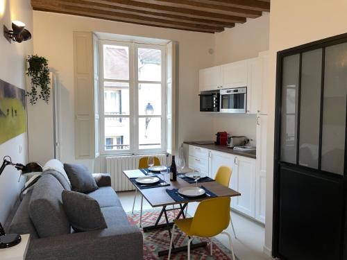 Confortable studio dans un immeuble de charme : Appartements proche de Louveciennes