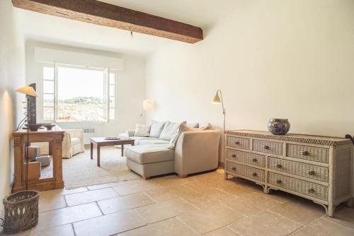 Peaceful charming residence with pool free parking : Appartements proche de La Colle-sur-Loup