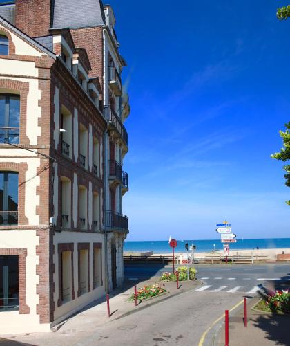 Résidence LA VAGUE- 4 suites Grand Confort de 2 à 6 personnes - vue mer : Appartements proche de Houlgate