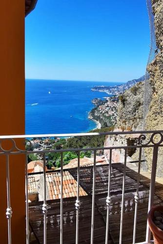 Village Médiévale, superbe appartement vu mer et Monaco : Appartements proche de Peille