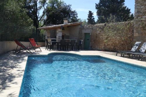 Mas provençal datant de 1738 avec piscine : Maisons de vacances proche de Bourg-Saint-Andéol