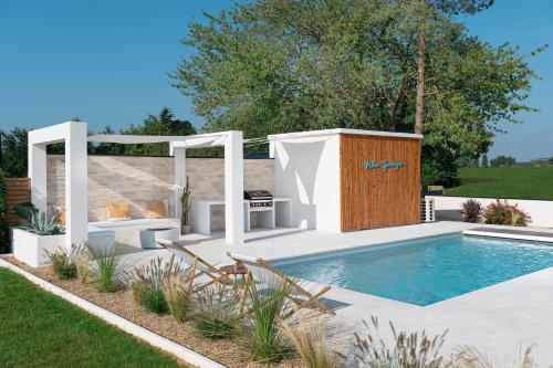 Ôde en Brocéliande - Maison pour 14 avec piscine : Maisons de vacances proche de Loscouët-sur-Meu