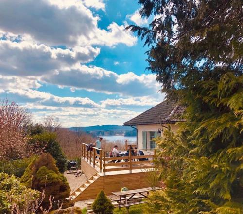 Villa des Suisses avec Jacuzzi & vue sur Lac des Settons : Villas proche de Liernais