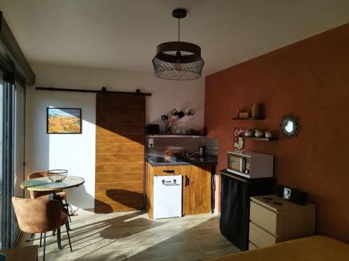 Studio, Terrasse : Appartements proche de Massillargues-Attuech